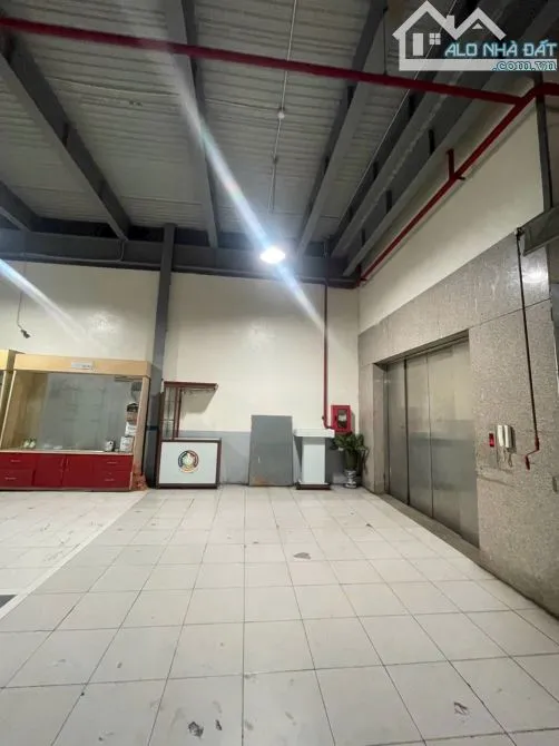 🏢 CHO THUÊ SHOWROOM MẶT TIỀN CÁCH MẠNG THÁNG TÁM – MẶT TIỀN NGANG 35M 🌟